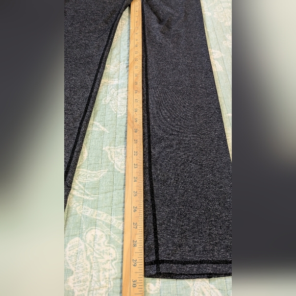 GAP Fit Heathered Grey Leggings. Size L. - Picture 5 of 8